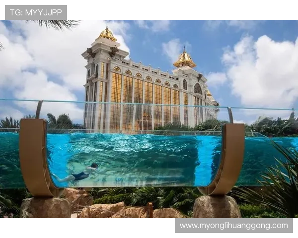 澳门百老汇简介：详细介绍澳门百老汇的历史背景、建筑特色及其在娱乐行业的地位